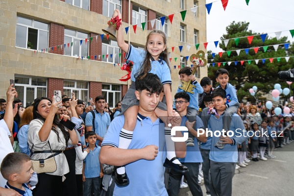 Paytaxt məktəblərində yeni tədris ilinin ilk günü