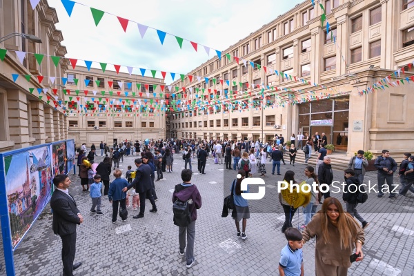 Paytaxt məktəblərində yeni tədris ilinin ilk günü