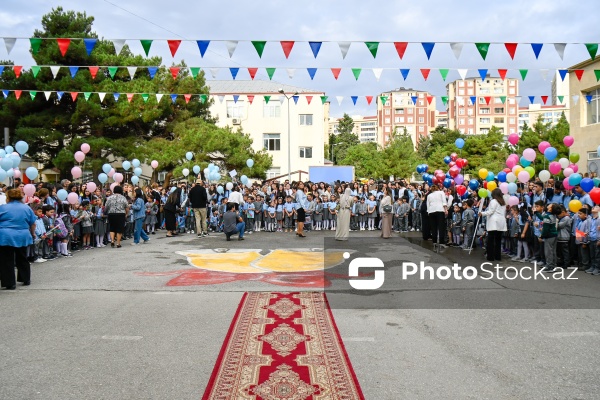Paytaxt məktəblərində yeni tədris ilinin ilk günü
