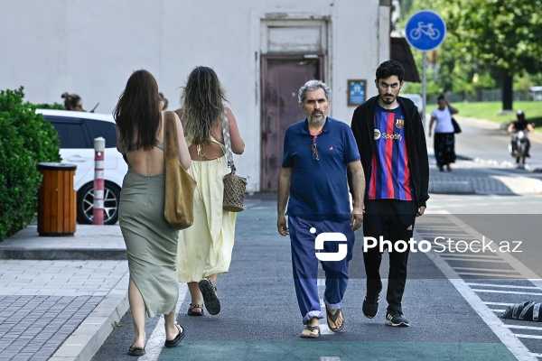 Piyadaların və avtomobillərin istifadəsində olan velosiped zolaqları