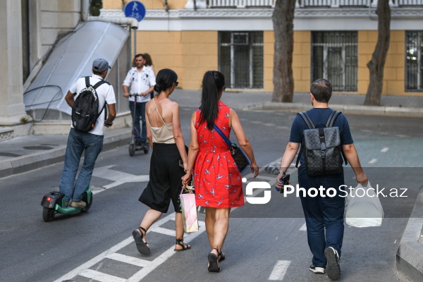 Piyadaların və avtomobillərin istifadəsində olan velosiped zolaqları
