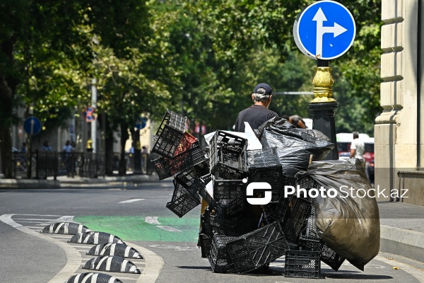 Piyadaların və avtomobillərin istifadəsində olan velosiped zolaqları