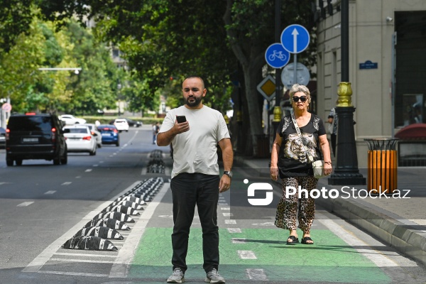 Piyadaların və avtomobillərin istifadəsində olan velosiped zolaqları