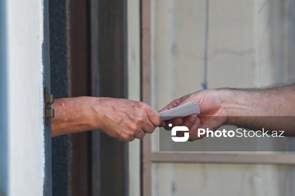 Dəbdən düşməyən peşə: “Poçtalyonun bir günü”