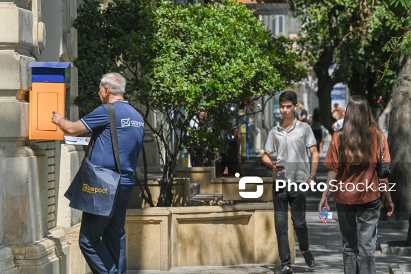 Dəbdən düşməyən peşə: “Poçtalyonun bir günü”