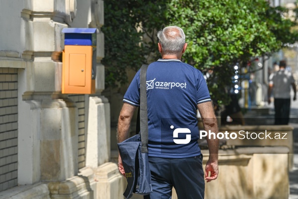 Dəbdən düşməyən peşə: “Poçtalyonun bir günü”