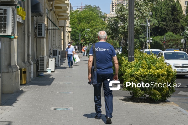 Dəbdən düşməyən peşə: “Poçtalyonun bir günü”