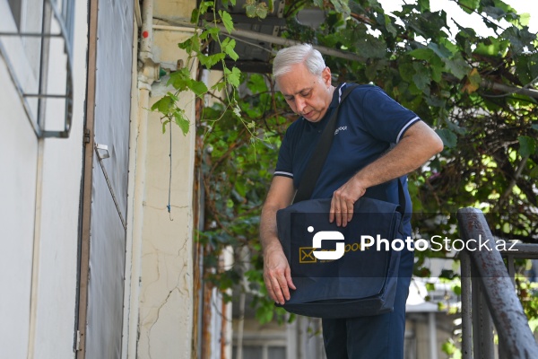 Dəbdən düşməyən peşə: “Poçtalyonun bir günü”
