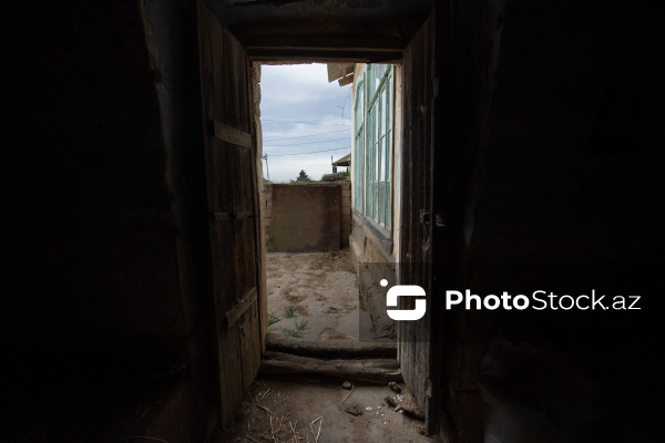 Qoşaqışlaq kəndində yerləşən qədim tağ evlər