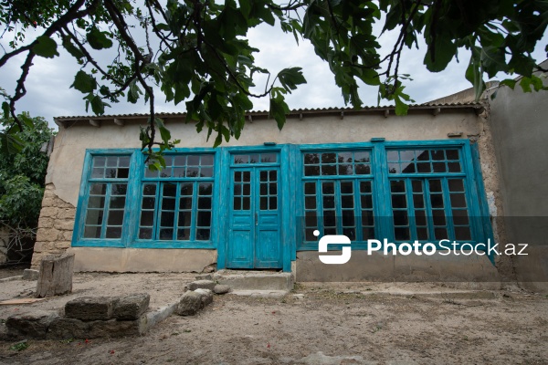 Qoşaqışlaq kəndində yerləşən qədim tağ evlər