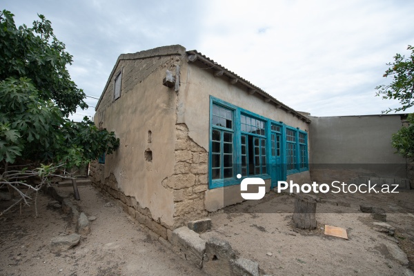 Qoşaqışlaq kəndində yerləşən qədim tağ evlər