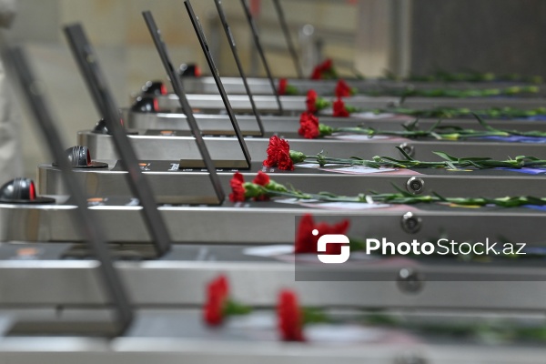 20 Yanvar şəhidlərinin xatirəsi metronun “20 Yanvar” stansiyasında anılıb