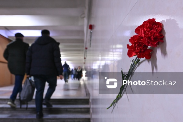 20 Yanvar şəhidlərinin xatirəsi metronun “20 Yanvar” stansiyasında anılıb