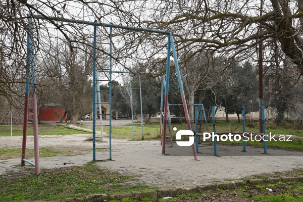 Qaraçuxurda yerləşən baxımsızlıqdan xarabalığa çevrilən uşaq parkı