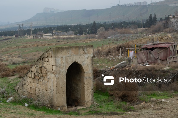 Qaradağ rayonu ərazisində yerləşən qədim ovdan