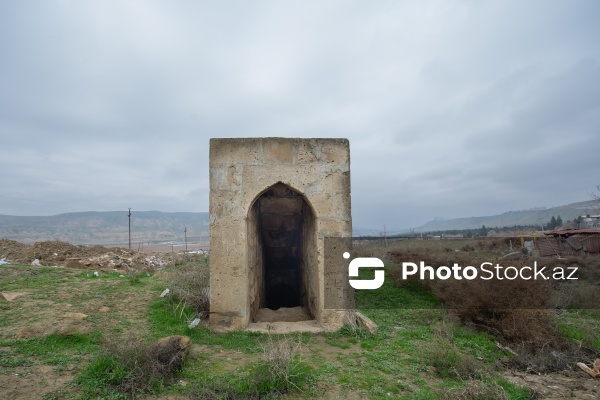 Qaradağ rayonu ərazisində yerləşən qədim ovdan