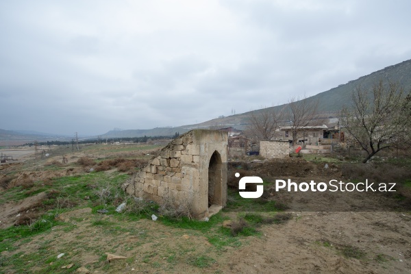 Qaradağ rayonu ərazisində yerləşən qədim ovdan