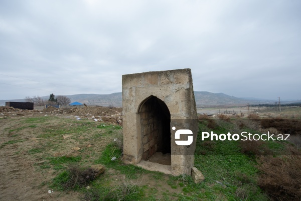 Qaradağ rayonu ərazisində yerləşən qədim ovdan