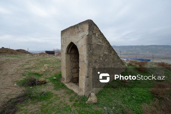 Qaradağ rayonu ərazisində yerləşən qədim ovdan