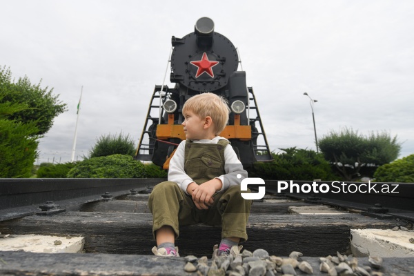 Bakı bulvarında sərgilənən nostalji buxar lokomotivi