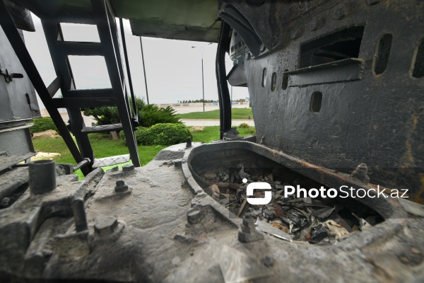 Bakı bulvarında sərgilənən nostalji buxar lokomotivi