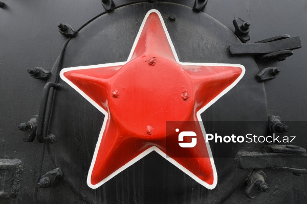 Bakı bulvarında sərgilənən nostalji buxar lokomotivi