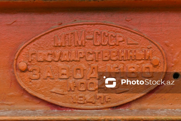 Bakı bulvarında sərgilənən nostalji buxar lokomotivi