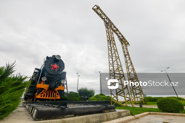 Bakı bulvarında sərgilənən nostalji buxar lokomotivi