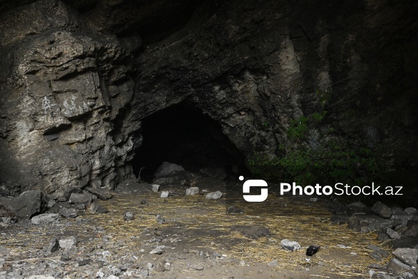 Kühül dağı və orada yerləşən mağara