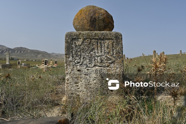 Qobustan rayonunun Qaracüzlü kənd qəbiristanlığı