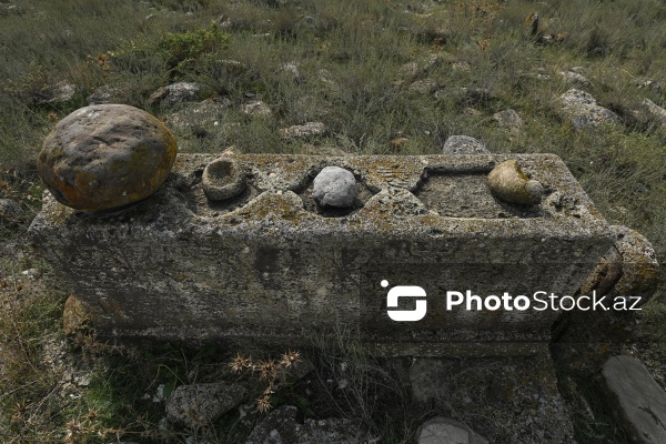 Qobustan rayonunun Qaracüzlü kənd qəbiristanlığı