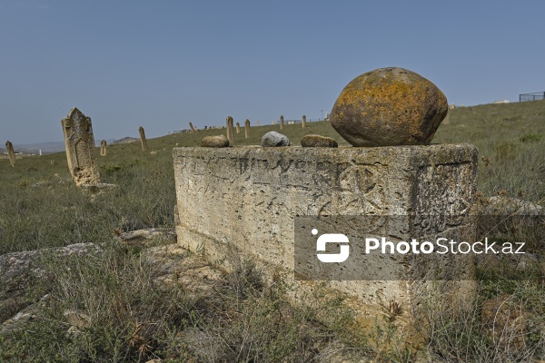 Qobustan rayonunun Qaracüzlü kənd qəbiristanlığı