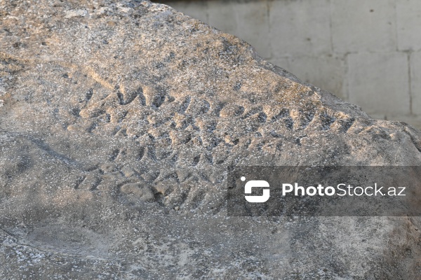 Qobustanda daş üzərində XII “Fulminata” legionuna aid mətn