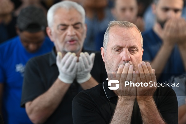 Qurban bayramı münasibəti ilə Təzəpir məscidində qılınan bayram namazı