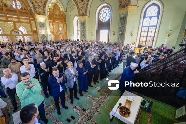 Qurban bayramı münasibəti ilə Təzəpir məscidində qılınan bayram namazı