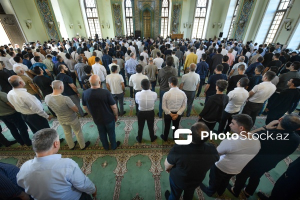 Qurban bayramı münasibəti ilə Təzəpir məscidində qılınan bayram namazı