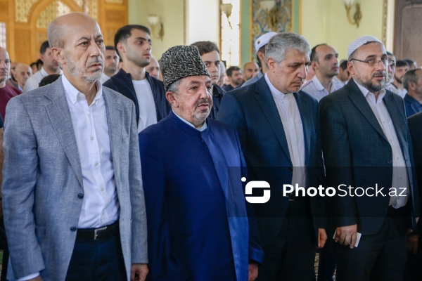 Qurban bayramı münasibəti ilə Təzəpir məscidində qılınan bayram namazı