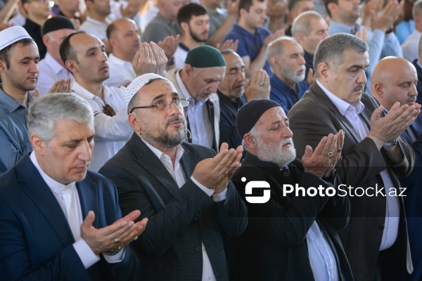 Qurban bayramı münasibəti ilə Təzəpir məscidində qılınan bayram namazı