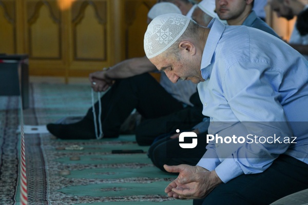 Qurban bayramı münasibəti ilə Təzəpir məscidində qılınan bayram namazı