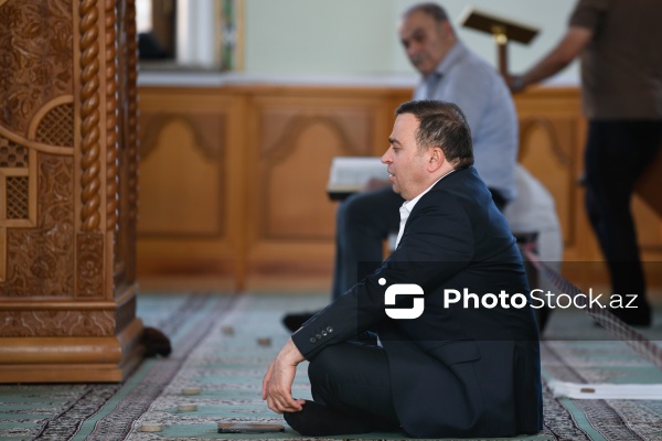 Qurban bayramı münasibəti ilə Təzəpir məscidində qılınan bayram namazı