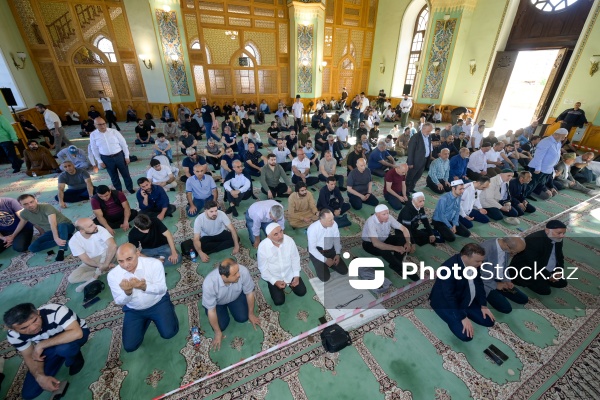 Qurban bayramı münasibəti ilə Təzəpir məscidində qılınan bayram namazı