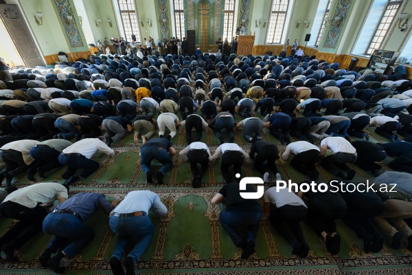 Qurban bayramı münasibəti ilə Təzəpir məscidində qılınan bayram namazı