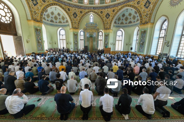 Qurban bayramı münasibəti ilə Təzəpir məscidində qılınan bayram namazı