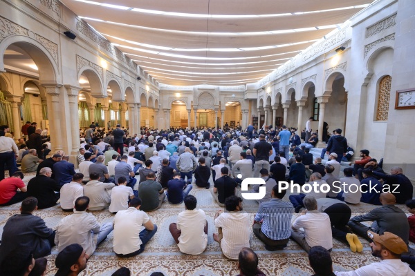Qurban bayramı münasibətilə Əjdərbəy məscidində qılınan bayram namazı