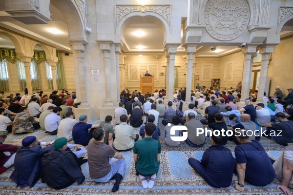 Qurban bayramı münasibətilə Əjdərbəy məscidində qılınan bayram namazı