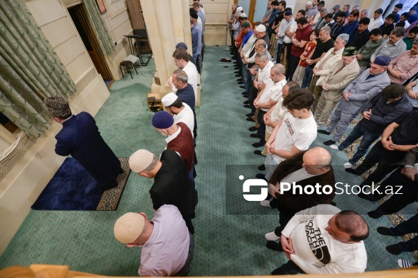 Qurban bayramı münasibətilə Əjdərbəy məscidində qılınan bayram namazı