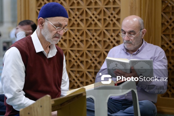 Qurban bayramı münasibətilə Əjdərbəy məscidində qılınan bayram namazı