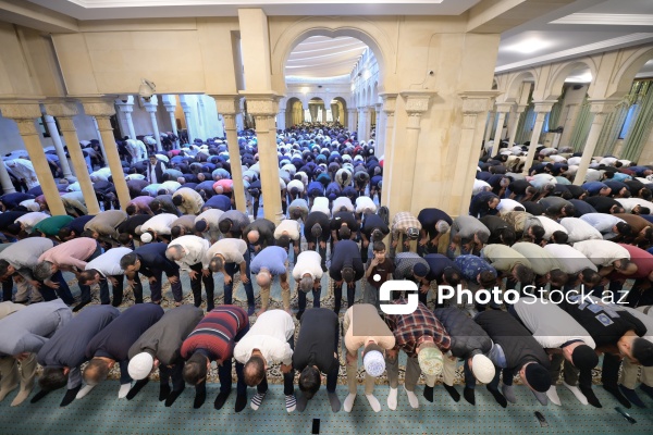 Qurban bayramı münasibətilə Əjdərbəy məscidində qılınan bayram namazı
