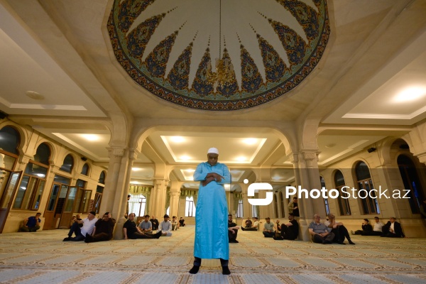 Qurban bayramı münasibətilə Əjdərbəy məscidində qılınan bayram namazı