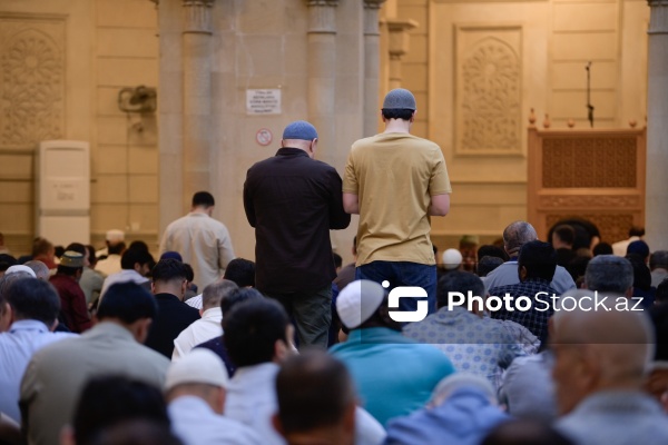 Qurban bayramı münasibətilə Əjdərbəy məscidində qılınan bayram namazı